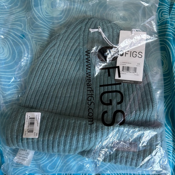 FIGS light Caribbean blue oversized Knit Beanie 100% Merino Wool NWT - Picture 3 of 4